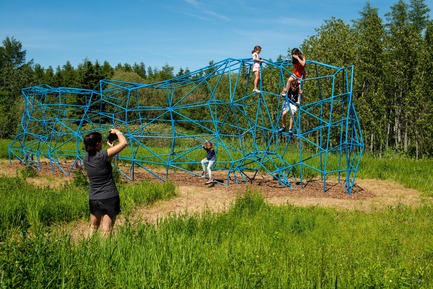 Press kit | 837-28 - Press release | The International Garden Festival Opens Its 19th Edition - International Garden Festival / Reford Gardens - Event + Exhibition - Le rocher très percé - Photo credit: Martin Bond