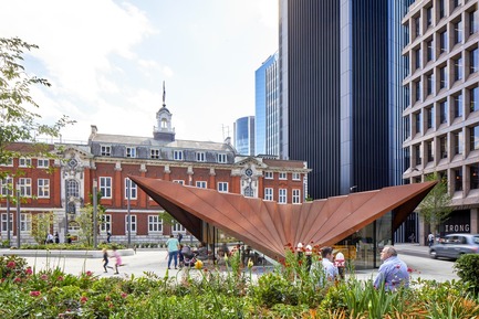 Dossier de presse | 2317-03 - Communiqué de presse | Make Unveils New Monocoque Pavilion for City of London - Make Architects - Architecture commerciale - Aldgate Pavilion is the centrepiece structure for the new Aldgate Square. - Crédit photo : Make Architects