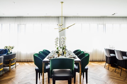 Dossier de presse | 2185-04 - Communiqué de presse | Home in Little Italy - Audax - Design d’intérieur résidentiel - <p class="MsoNormal"><span style="font-size: 9pt; line-height: 107%; font-family: Arial, sans-serif; color: rgb(153, 153, 153); background-image: initial; background-position: initial; background-size: initial; background-repeat: initial; background-attachment: initial; background-origin: initial; background-clip: initial;">Open concept dining room flooded with natural light</span></p> - Crédit photo : Erik Rotter