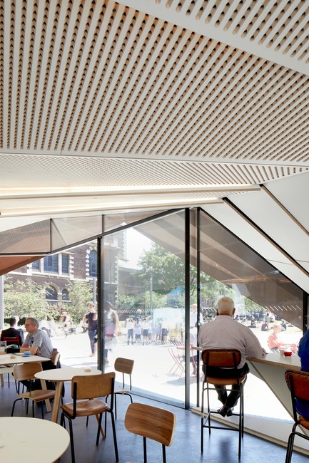 Dossier de presse | 2317-03 - Communiqué de presse | Make Unveils New Monocoque Pavilion for City of London - Make Architects - Architecture commerciale - It houses a community enterprise cafe but is designed to be flexible for community events - Crédit photo : Make Architects
