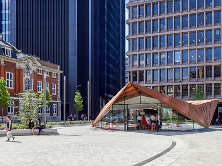 Dossier de presse | 2317-03 - Communiqué de presse | Make Unveils New Monocoque Pavilion for City of London - Make Architects - Architecture commerciale - The monocoque structure touches the ground at just three points - Crédit photo : Make Architects