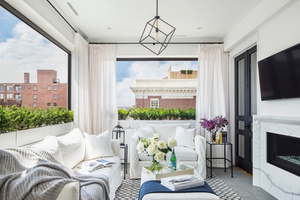 Dossier de presse | 2185-04 - Communiqué de presse | Home in Little Italy - Audax - Design d’intérieur résidentiel -  <span style="font-size:9.0pt;line-height:107%;font-family: &quot;Arial&quot;,sans-serif;color:#999999;background:#DAF6FD">Winter garden - windows open</span><span style="background: white;"></span> - Crédit photo : Erik Rotter