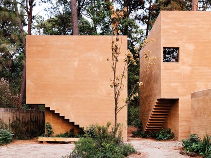 Press kit | 809-23 - Press release | AZURE Announces the Winners of the 2018 AZ Awards - AZURE - Competition -  2018 AZ Awards - Best Residential Architecture, Single Family (Tie)<br>Taller Héctor Barroso: Entrepinos,&nbsp;Valle de Bravo, Mexico  - Photo credit: AZURE