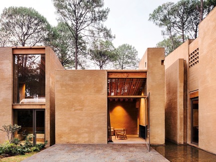 Press kit | 809-23 - Press release | AZURE Announces the Winners of the 2018 AZ Awards - AZURE - Competition - 2018 AZ Awards -&nbsp;Best Residential Architecture, Single Family (Tie)<br>Taller Héctor Barroso: Entrepinos,&nbsp;Valle de Bravo, Mexico  - Photo credit:  AZURE 