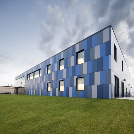 Dossier de presse | 759-04 - Communiqué de presse | Fournitures Sélect - Blouin Tardif Architecture-Environnement - Architecture commerciale - Crédit photo : Steve Montpetit