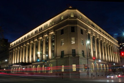 Dossier de presse | 612-13 - Communiqué de presse | La firme EVOQ Architecture poursuit sa croissance à Ottawa - EVOQ Architecture - Architecture institutionnelle - Le Wellington, la nuit - Crédit photo : EVOQ