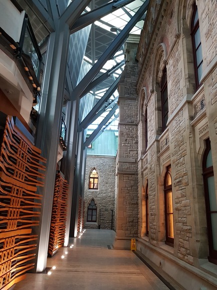 Dossier de presse | 612-13 - Communiqué de presse | La firme EVOQ Architecture poursuit sa croissance à Ottawa - EVOQ Architecture - Architecture institutionnelle - Édifice de l'ouest - cour intérieure - Crédit photo : EVOQ