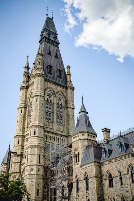 Dossier de presse | 612-13 - Communiqué de presse | La firme EVOQ Architecture poursuit sa croissance à Ottawa - EVOQ Architecture - Architecture institutionnelle - Édifice de l'ouest - La tour Mackenzie - Crédit photo :  MANIKMATI PHOTOGRAPHY 