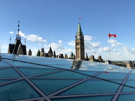 Dossier de presse | 612-13 - Communiqué de presse | La firme EVOQ Architecture poursuit sa croissance à Ottawa - EVOQ Architecture - Architecture institutionnelle - La tour de la paix vue du toit de l'édifice de l'ouest - Crédit photo : EVOQ