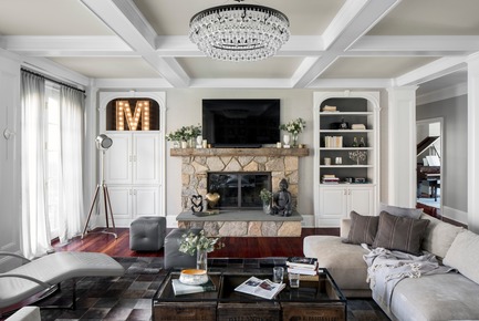 Press kit | 2147-02 - Press release | Mountain Lakes Residence - KNOF design - Residential Interior Design - Mountain Lakes Family Room - Photo credit: Sean Litchfield