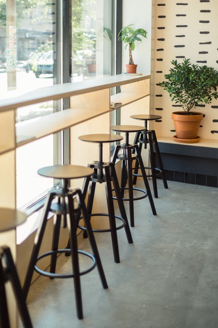Dossier de presse | 3335-01 - Communiqué de presse | Le café et atelier de poterie Les Faiseurs ouvre ses portes dans La Petite-Patrie - Les Faiseurs - Art de vivre - Crédit photo : Marc-Olivier Bécotte
