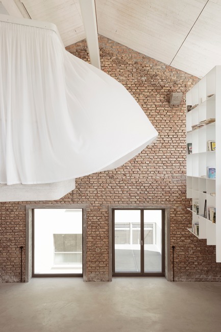 Dossier de presse | 2483-02 - Communiqué de presse | Smartvoll wins the 2018 AZ Award - smartvoll - Design d’intérieur résidentiel - Blowin in the wind - Crédit photo : Tobias Colz/smartvoll 