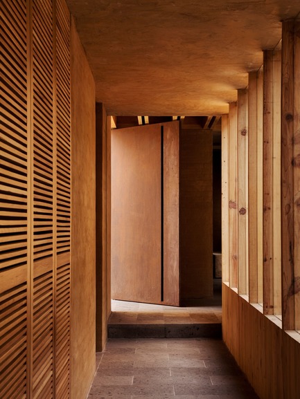 Dossier de presse | 3424-01 - Communiqué de presse | Entre Pinos - Taller Héctor Barroso - Architecture résidentielle - Crédit photo : Rory Gardiner