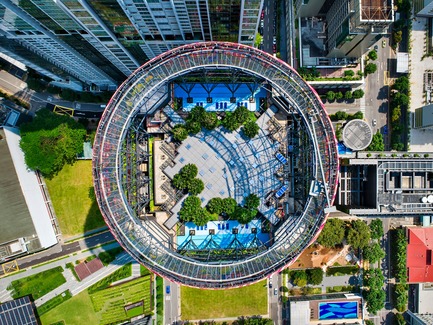 Dossier de presse | 2506-04 - Communiqué de presse | Le gratte-ciel tropical de WOHA et Patricia Urquiola : Écoresponsabilité et volupté - AGROB BUCHTAL - Architecture commerciale - Crédit photo : Infinitude