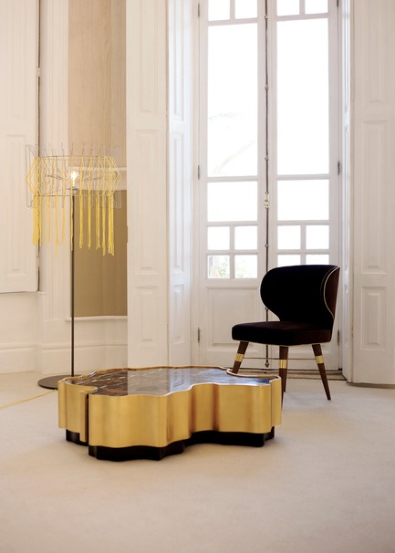 Dossier de presse | 2253-06 - Communiqué de presse | Associative Design Showcases the Best of Contemporary and Luxury Portuguese Design at London Design Festival 2018 - Associative Design - Évènement + Exposition - Associative Design The Best of Portugal Lifestyle -&nbsp;HORIZON Coffee Table by Malabar (Emotional Brands) // LOUIS dining chair by Ottiu // COLORATO floor lamp by Mokki Design - Crédit photo : Associative Design