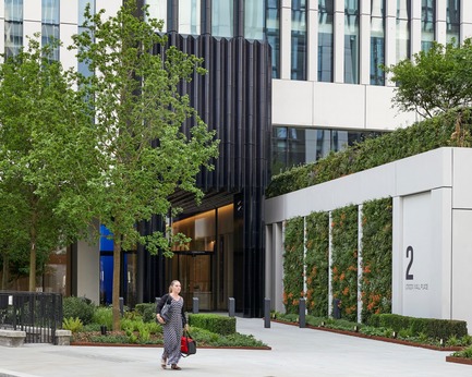 Dossier de presse | 2317-04 - Communiqué de presse | London Wall Place:Building on history - Make Architects - Architecture commerciale - There are 780m2 of green walls across the site - Crédit photo : Make Architects