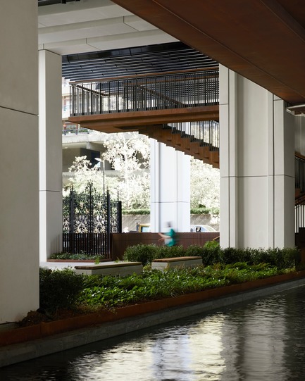 Dossier de presse | 2317-04 - Communiqué de presse | London Wall Place:Building on history - Make Architects - Architecture commerciale - The water feature adds reflections and an acoustic element to the scheme&nbsp; - Crédit photo : Make Architects