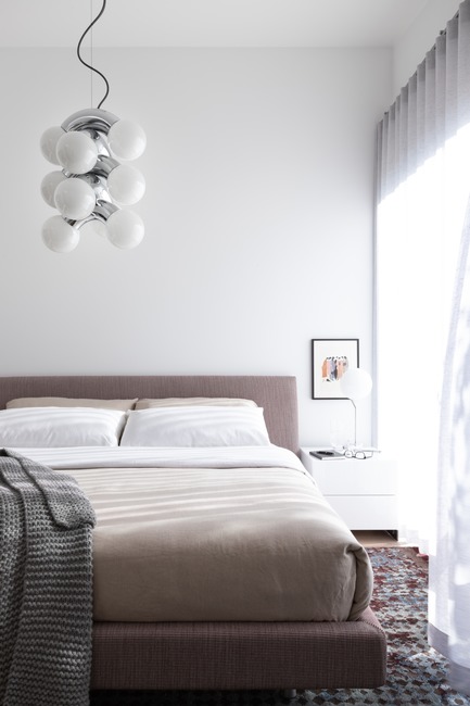 Press kit | 1876-01 - Press release | Unlikely Vancouver Lot Spurs Innovative House Design by Falken Reynolds Interiors - Falken Reynolds Interiors - Residential Interior Design - Master Bedroom with Bensen bed + tables, AndLight Vine 5 Pendant, Linen bedding and curtains from Cloth Studio - Photo credit: Ema Peter