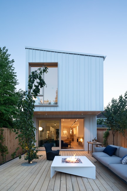 Press kit | 1876-01 - Press release | Unlikely Vancouver Lot Spurs Innovative House Design by Falken Reynolds Interiors - Falken Reynolds Interiors - Residential Interior Design - Back Patio with view into the living room for seamless indoor outdoor living - Photo credit: Ema Peter