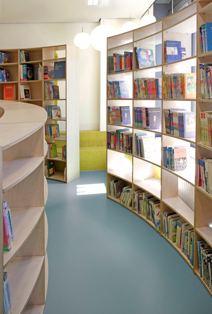 Dossier de presse | 1051-01 - Communiqué de presse | Spiral Shaped Library - Studio Dave Keune - Design d’intérieur institutionnel - Crédit photo : Raoul Kramer