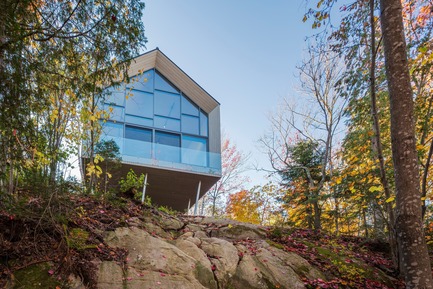 Press kit | 880-13 - Press release | Workshop on a Cliff - MU Architecture - Residential Architecture - Photo credit: Ulysse Lemerise Bouchard