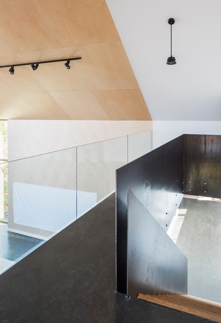 Press kit | 880-13 - Press release | Workshop on a Cliff - MU Architecture - Residential Architecture - Photo credit: Ulysse Lemerise Bouchard