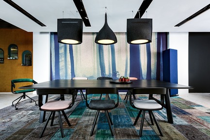 Dossier de presse | 1878-01 - Communiqué de presse | Discover the CoWork Lounge by INFORM Contract and BuzziSpace at IDS Vancouver, Sept 20 to 23 - Inform Contract - Évènement + Exposition - Acoustic Lighting: BuzziBell<br>Furniture: BuzziPicNic, BuzziFloat, BuzziMirage<br>Acoustic Essentials: BuzziTotem<br> - Crédit photo : Chris Bradley