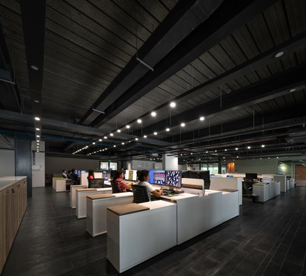 Press kit | 2605-02 - Press release | JPDA Makes History With Certification of First Passive House Building In South Asia - Jordan Parnass Digital Architecture - Commercial Architecture - Office Area - Photo credit: Ganidu Balasuriya