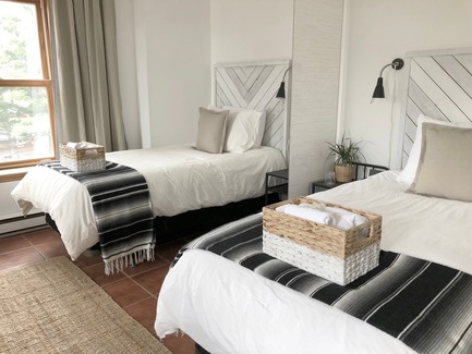 Press kit | 3385-01 - Press release | Discover Boho Dunham - KABIN inc. - Commercial Interior Design - BOHO Dunham Interior -&nbsp;Shared Rooms - Photo credit: KABIN