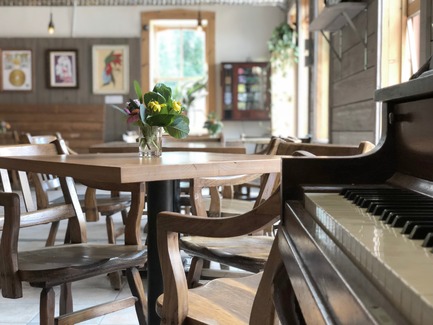 Press kit | 3385-01 - Press release | Discover Boho Dunham - KABIN inc. - Commercial Interior Design -         Dunham Brewery - Photo credit: KABIN