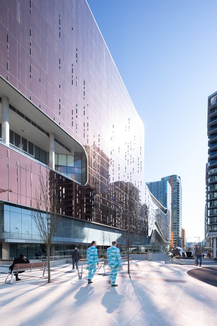 Dossier de presse | 1317-06 - Communiqué de presse | Une oasis urbaine au cœur du quartier du divertissement à Vancouver - ACDF Architecture + Architecture49 + IBI Group - Architecture commerciale - Crédit photo : Ema Peter