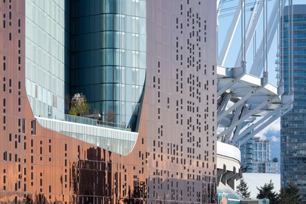 Dossier de presse | 1317-06 - Communiqué de presse | Une oasis urbaine au cœur du quartier du divertissement à Vancouver - ACDF Architecture + Architecture49 + IBI Group - Architecture commerciale - Crédit photo : Ema Peter