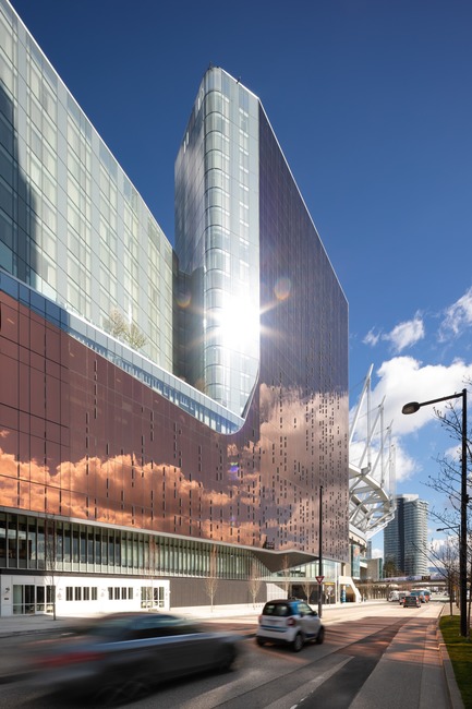 Dossier de presse | 1317-06 - Communiqué de presse | Une oasis urbaine au cœur du quartier du divertissement à Vancouver - ACDF Architecture + Architecture49 + IBI Group - Architecture commerciale - Crédit photo : Ema Peter