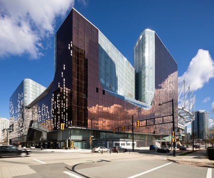 Dossier de presse | 1317-06 - Communiqué de presse | Une oasis urbaine au cœur du quartier du divertissement à Vancouver - ACDF Architecture + Architecture49 + IBI Group - Architecture commerciale - Crédit photo : Ema Peter