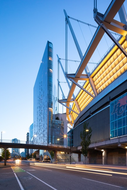 Dossier de presse | 1317-06 - Communiqué de presse | Une oasis urbaine au cœur du quartier du divertissement à Vancouver - ACDF Architecture + Architecture49 + IBI Group - Architecture commerciale - Crédit photo : Ema Peter