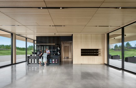 Press kit | 769-03 - Press release | A High-End Golf Clubhouse by Architecture49 - Architecture49 - Commercial Architecture - Golf Exécutif Montréal&nbsp;Clubhouse Hall - Photo credit: Stéphane Brügger