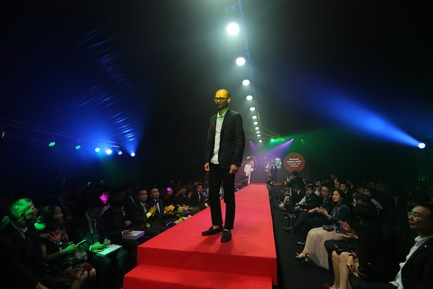 Press kit | 2188-03 - Press release | Red Dot Award: Design Concept 2018 Results - Red Dot Award: Design Concept - Competition - HA Doan from Vietnam on the runway for the design concept Blooming Bamboo home - Photo credit: Red Dot Award: Design Concept