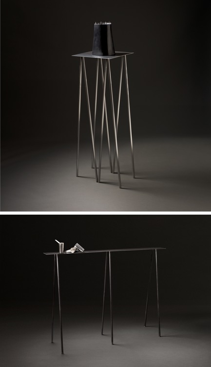 Dossier de presse | 2757-06 - Communiqué de presse | UMÉ Studio Unveils New Limited Edition Items - UMÉ STUDIO - Produit - The Candle Pit and&nbsp;Sake Tampo Silver Cups on Paper Tables.&nbsp; - Crédit photo : William Boice
