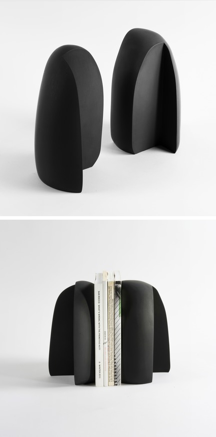 Dossier de presse | 2757-06 - Communiqué de presse | UMÉ Studio Unveils New Limited Edition Items - UMÉ STUDIO - Produit -  As immutable stone pieces, the Henge Bookends mimic a standing book.  - Crédit photo : William Boice