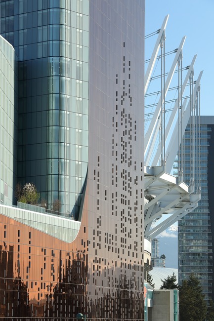 Dossier de presse | 1317-06 - Communiqué de presse | Une oasis urbaine au cœur du quartier du divertissement à Vancouver - ACDF Architecture + Architecture49 + IBI Group - Architecture commerciale - Crédit photo : Ema Peter