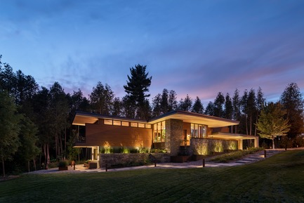 Press kit | 3300-02 - Press release | Petaluma House - Trevor McIvor Architect Inc - Residential Architecture - Evening perspective of Petaluma House. - Photo credit: Adrian Ozimek