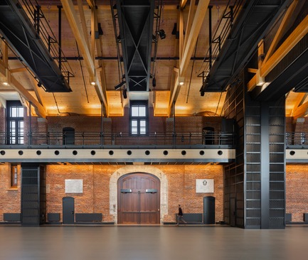 Dossier de presse | 769-06 - Communiqué de presse | Manège militaire Voltigeurs de Québec: la réhabilitation d’un joyau historique où dialoguent  architecture patrimoniale et contemporaine - A49 / DFS / STGM architectes en consortium - Architecture institutionnelle - Salle multifonctionnelle - Crédit photo : Stéphane Groleau