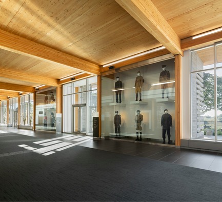 Dossier de presse | 769-06 - Communiqué de presse | Manège militaire Voltigeurs de Québec: la réhabilitation d’un joyau historique où dialoguent  architecture patrimoniale et contemporaine - A49 / DFS / STGM architectes en consortium - Architecture institutionnelle - Foyer - Crédit photo : Stéphane Groleau