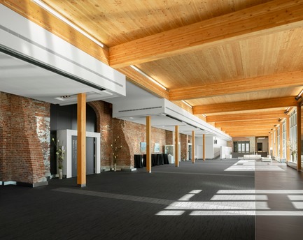 Dossier de presse | 769-06 - Communiqué de presse | Manège militaire Voltigeurs de Québec: la réhabilitation d’un joyau historique où dialoguent  architecture patrimoniale et contemporaine - A49 / DFS / STGM architectes en consortium - Architecture institutionnelle - Foyer - Crédit photo : Stéphane Groleau