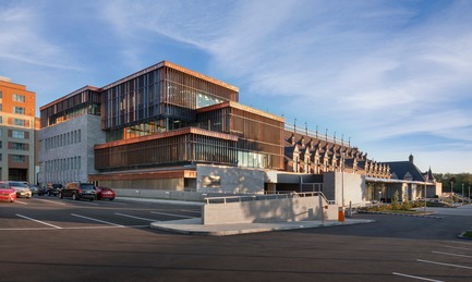 Dossier de presse | 769-06 - Communiqué de presse | Manège militaire Voltigeurs de Québec: la réhabilitation d’un joyau historique où dialoguent  architecture patrimoniale et contemporaine - A49 / DFS / STGM architectes en consortium - Architecture institutionnelle - Aile ouest - Crédit photo : Stéphane Groleau
