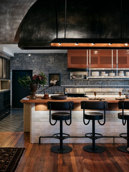 Press kit | 2887-04 - Press release | Stanton&Co - Alexander &CO. - Commercial Interior Design -  Ktichen featuring oversized zinc 'hood' - Photo credit: Felix Forest