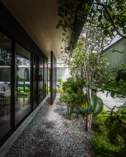 Dossier de presse | 2213-02 - Communiqué de presse | KCI Group Headquarters - Chain10 Architecture & Interior Design Institute - Architecture commerciale - Natural barrier between the road and office - Crédit photo : Kuo-Min Lee