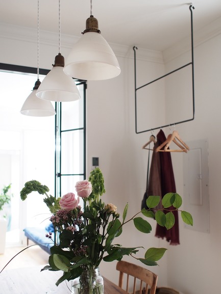 Dossier de presse | 2370-01 - Communiqué de presse | Appartement Hutchison - Atelier SUWA - Architecture résidentielle - Porte manteau en acier sur mesure - Crédit photo : Élène Levasseur