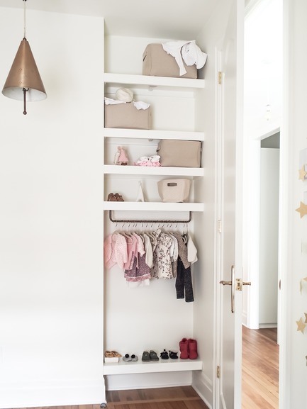 Dossier de presse | 2370-01 - Communiqué de presse | Appartement Hutchison - Atelier SUWA - Architecture résidentielle - Garde-robe pour enfant - Crédit photo : Élène Levasseur