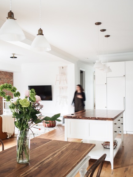 Dossier de presse | 2370-01 - Communiqué de presse | Appartement Hutchison - Atelier SUWA - Architecture résidentielle - Cuisine et salon - Crédit photo : Élène Levasseur